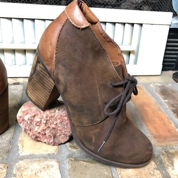 TOMMY HILFIGER Leather tie square block heel upper bootie boots Sz 8 - Picture 2 of 12